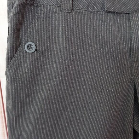 Aeropostale Pin Stripe Shorts - Picture 2 of 9